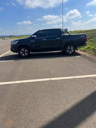 TOYOTA HILUX 2.8 SRX 4X4 CD 16V DIESEL 4P AUTOMÁTICO