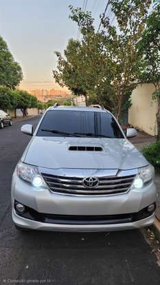 TOYOTA-HILUX SW4-2011