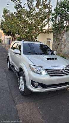 TOYOTA-HILUX SW4-2011