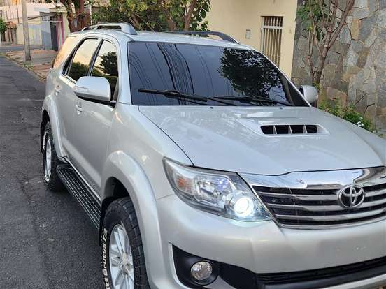 TOYOTA-HILUX SW4-3.0 SRV 4X4 7 LUGARES 16V TURBO INTERCOOLER DIESEL 4P AUTOMÁTICO TOYOTA-HILUX SW4-2011