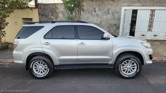 TOYOTA-HILUX SW4-2011