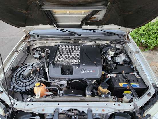 TOYOTA-HILUX SW4-3.0 SRV 4X4 7 LUGARES 16V TURBO INTERCOOLER DIESEL 4P AUTOMÁTICO TOYOTA-HILUX SW4-2011
