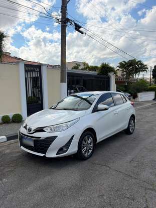 TOYOTA-YARIS-2019