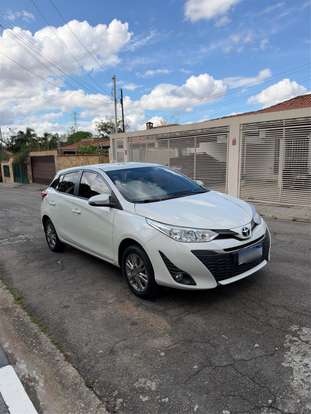 TOYOTA-YARIS-2019