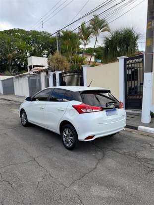 TOYOTA-YARIS-2019