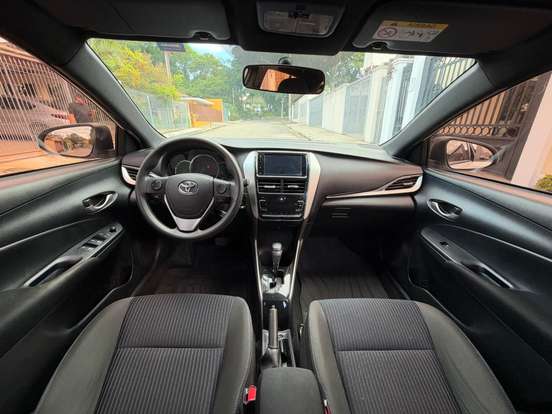 TOYOTA-YARIS-2019