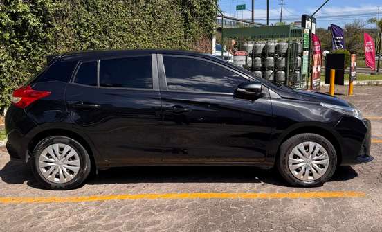 TOYOTA-YARIS-2022