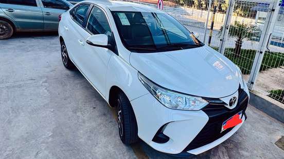 TOYOTA-YARIS-2023