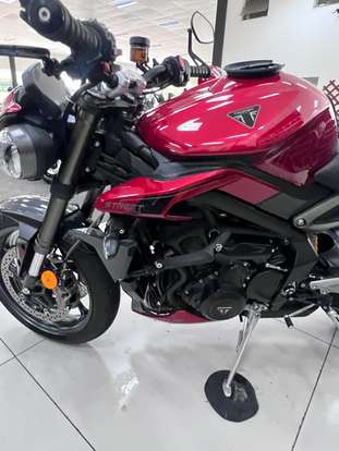 TRIUMPH-STREET TRIPLE 765 RS-2024