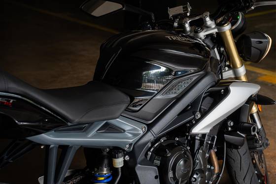TRIUMPH STREET TRIPLE 675 ABS 