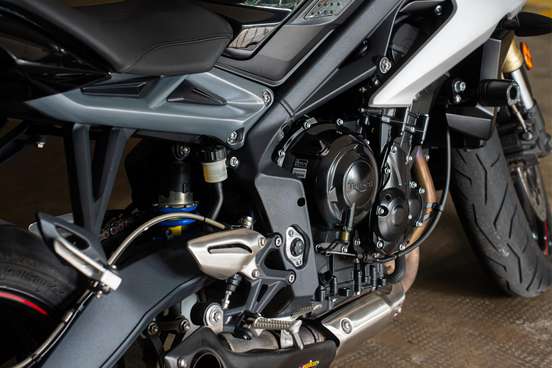 TRIUMPH-STREET TRIPLE 675 ABS-2017