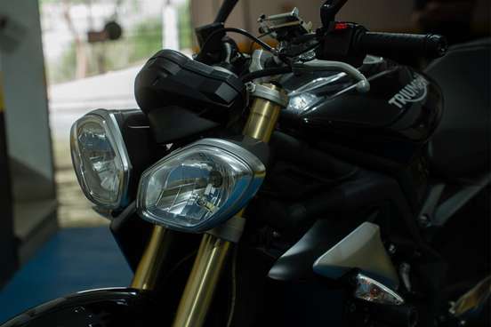 TRIUMPH-STREET TRIPLE 675 ABS-2017