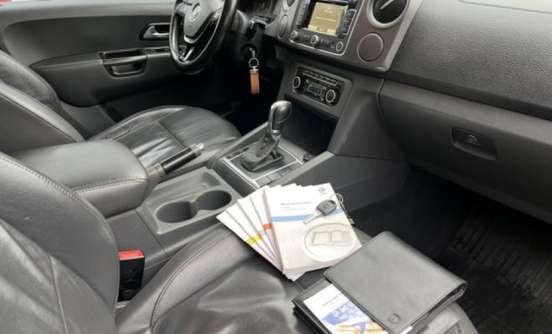 VOLKSWAGEN-AMAROK-2015