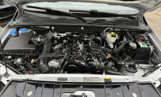 VOLKSWAGEN-AMAROK-2015