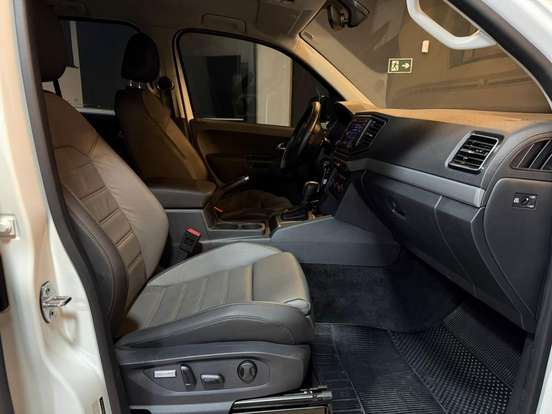 VOLKSWAGEN-AMAROK-2023
