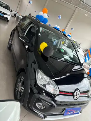 VOLKSWAGEN-CROSS UP-2017