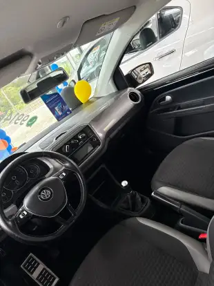 VOLKSWAGEN-CROSS UP-2017