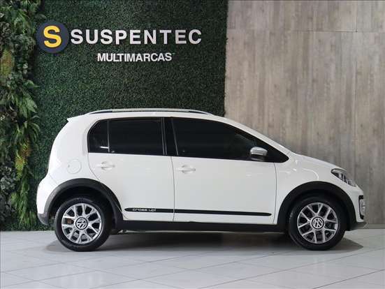 VOLKSWAGEN-CROSS UP-2015