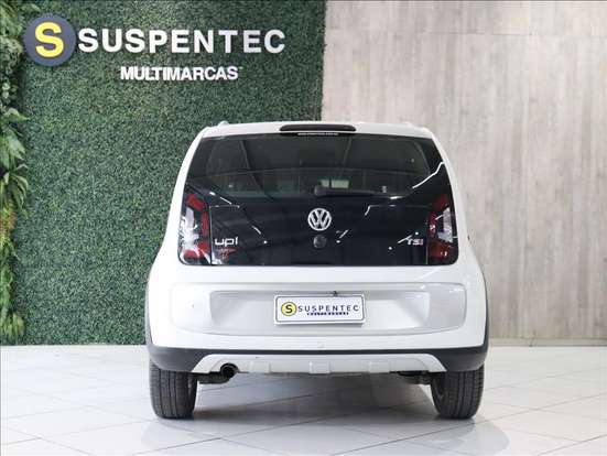 VOLKSWAGEN-CROSS UP-2015