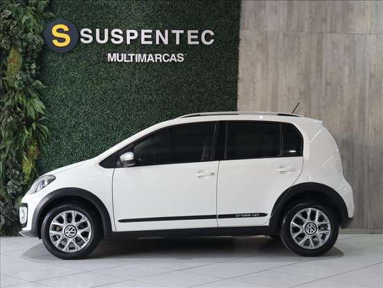 VOLKSWAGEN-CROSS UP-2015