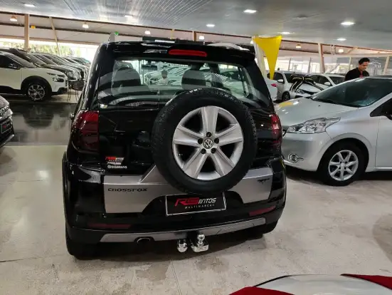 VOLKSWAGEN-CROSSFOX-2011