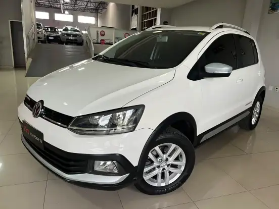 VOLKSWAGEN-CROSSFOX-2015