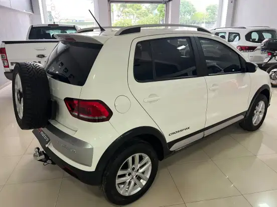 VOLKSWAGEN-CROSSFOX-2015