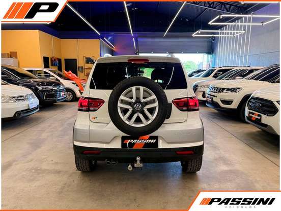 VOLKSWAGEN-CROSSFOX-2015
