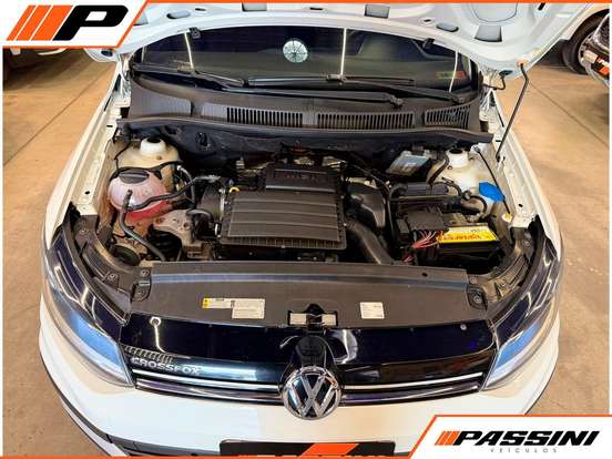 VOLKSWAGEN-CROSSFOX-2015