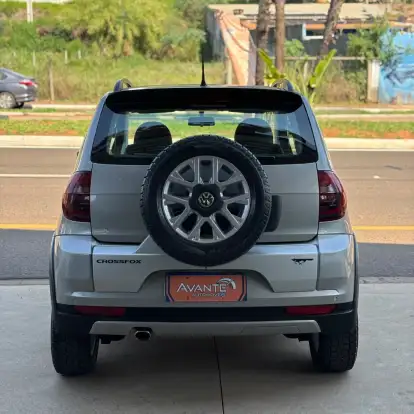 VOLKSWAGEN-FOX-2014