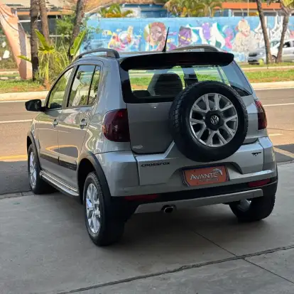VOLKSWAGEN-FOX-2014
