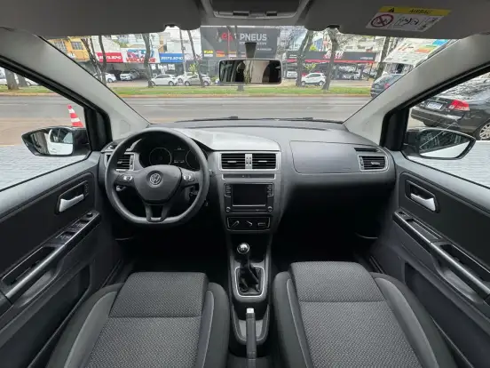 VOLKSWAGEN-FOX-2019