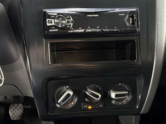 VOLKSWAGEN-FOX-2012