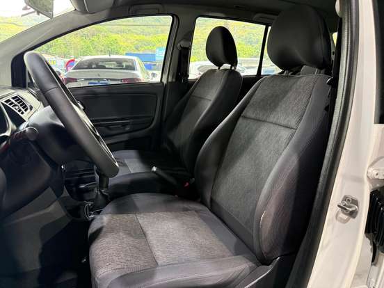 VOLKSWAGEN-FOX-2012
