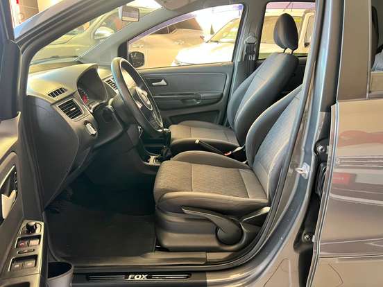 VOLKSWAGEN-FOX-2013