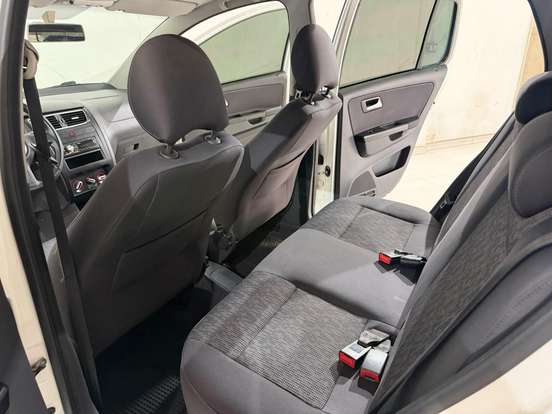 VOLKSWAGEN-FOX-1.6 MI 8V FLEX 4P MANUAL VOLKSWAGEN-FOX-2013