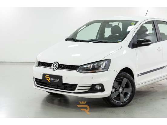 VOLKSWAGEN-FOX-2016