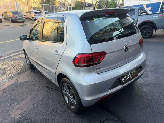 VOLKSWAGEN-FOX-2016