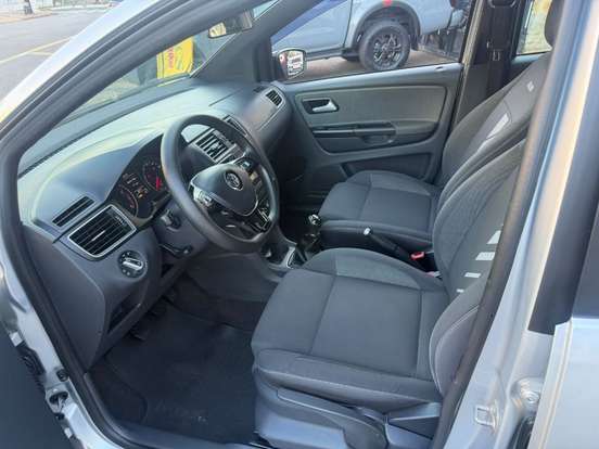 VOLKSWAGEN-FOX-2016