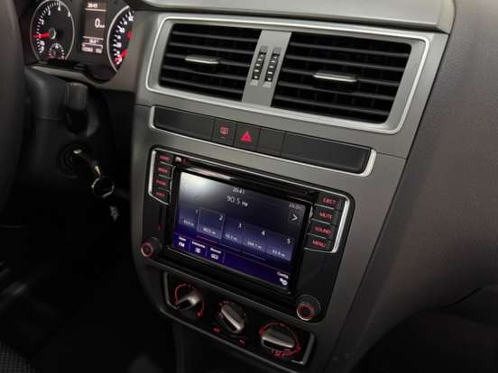 VOLKSWAGEN-FOX-2017