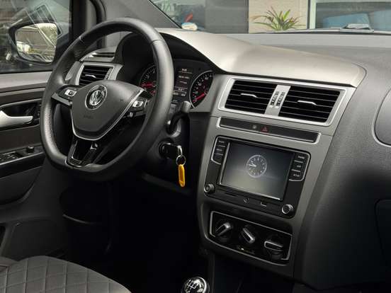 VOLKSWAGEN-FOX-2021