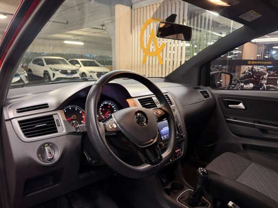 VOLKSWAGEN-FOX-2019