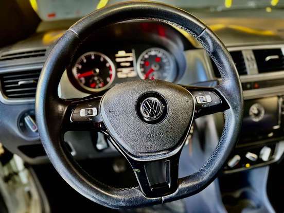 VOLKSWAGEN-FOX-2018