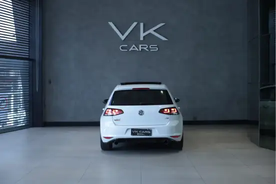 VOLKSWAGEN-GOLF-2017
