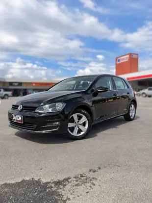VOLKSWAGEN-GOLF-2015