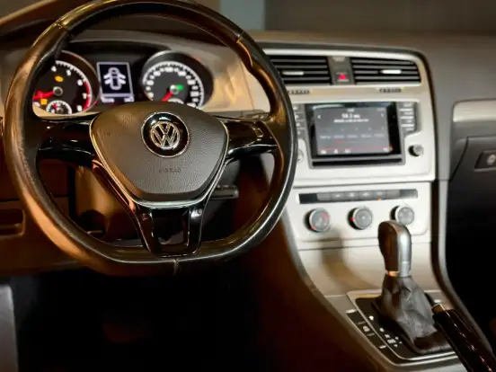 VOLKSWAGEN-GOLF-1.4 TSI COMFORTLINE 16V GASOLINA 4P AUTOMÁTICO VOLKSWAGEN-GOLF-2015