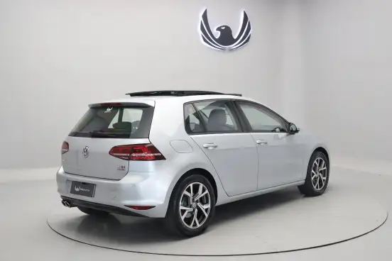 VOLKSWAGEN-GOLF-2015