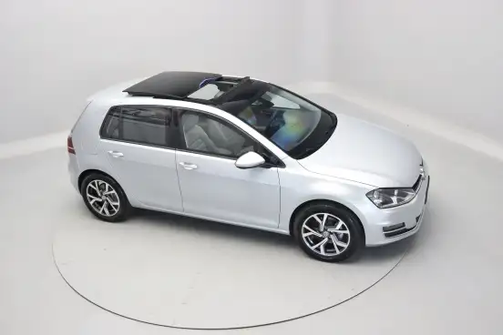 VOLKSWAGEN-GOLF-2015