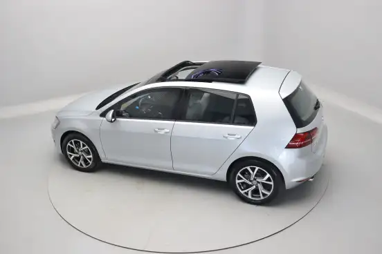 VOLKSWAGEN-GOLF-2015