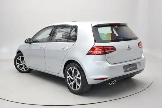 VOLKSWAGEN-GOLF-2015
